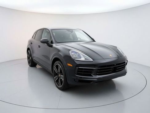 Used 2020 Porsche Cayenne image 2