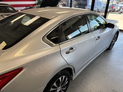 Used 2016 Nissan Altima 2.5 S w/ Power Driver Seat Package FWD image 12