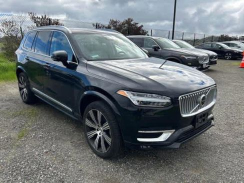 Used 2023 Volvo XC90 B6 Ultimate w/ Protection Package Premier image 10