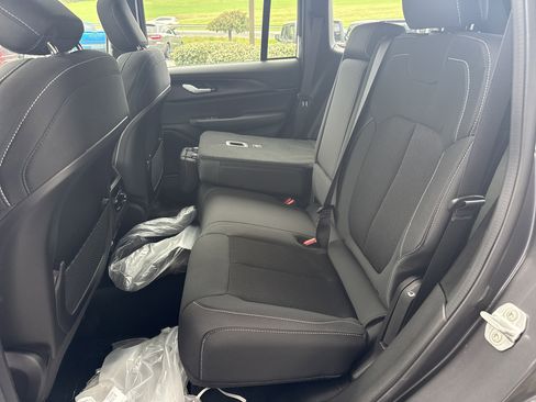 New 2025 Jeep Grand Cherokee Laredo X w/ Luxury Tech Group I image 13