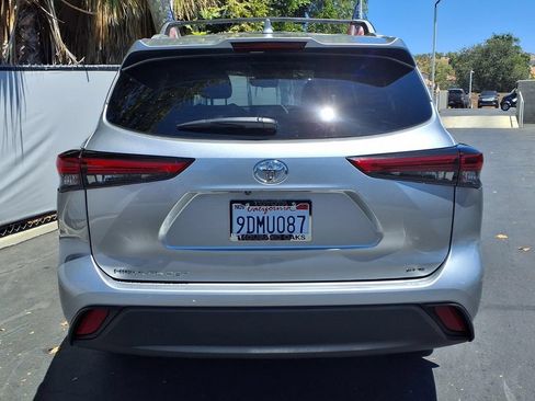 Used 2022 Toyota Highlander XLE FWD image 6