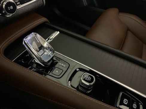 Certified 2024 Volvo XC90 T8 Ultimate AWD/4WD image 21