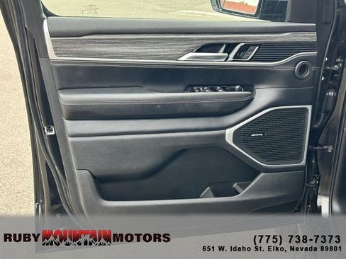 Used 2022 Jeep Wagoneer Series III w/ Convenience Group I AWD/4WD image 9