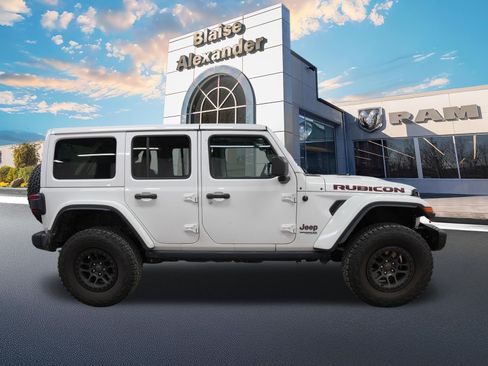 Used 2022 Jeep Wrangler Unlimited Rubicon w/ Xtreme Recon 35" Tire Package AWD/4WD image 2