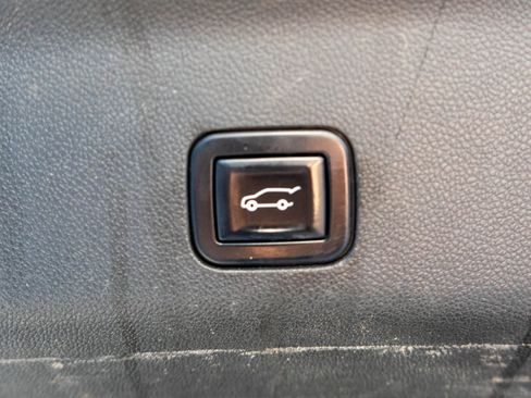 Used 2022 GMC Yukon Denali image 37