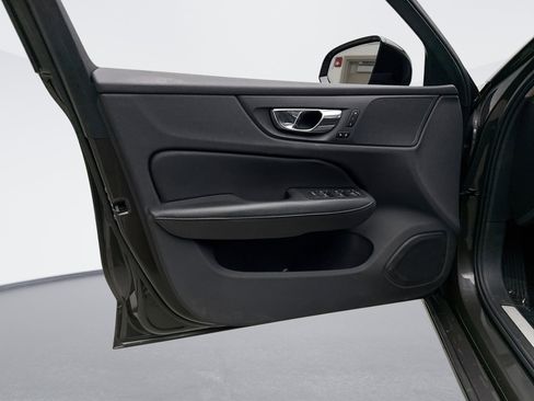 Used 2025 Volvo S60 B5 Plus image 9