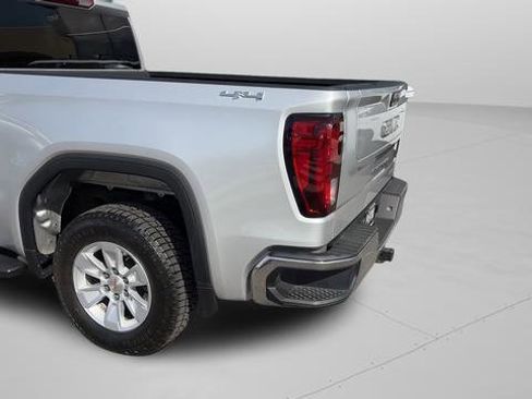 Used 2022 GMC Sierra 1500 SLE image 4