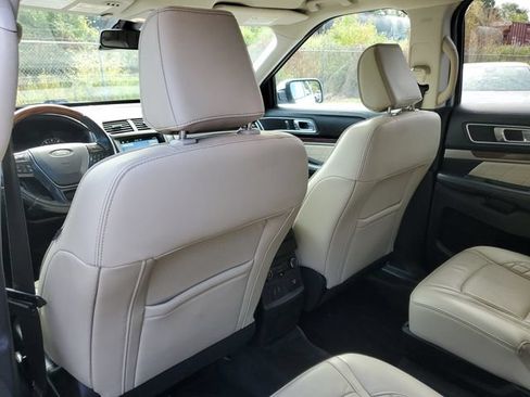 Used 2018 Ford Explorer Platinum AWD/4WD image 12