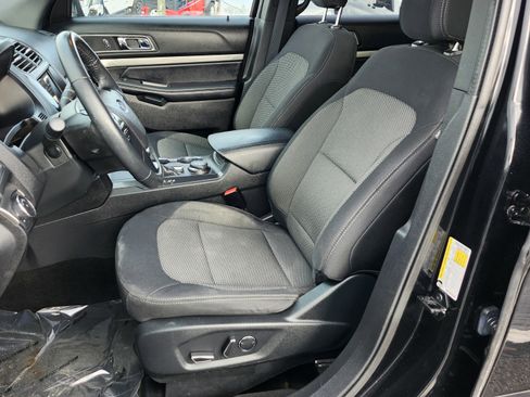 Used 2018 Ford Explorer XLT w/ Equipment Group 201A image 25