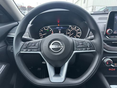Used 2025 Nissan Altima 2.5 SV image 27