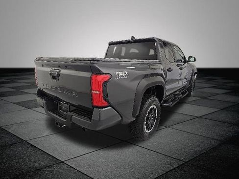 Certified 2025 Toyota Tacoma TRD Off-Road AWD/4WD image 6