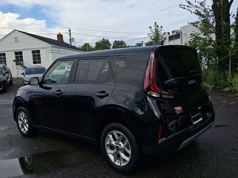 Used 2025 Kia Soul LX w/ LX Technology Package FWD image 3