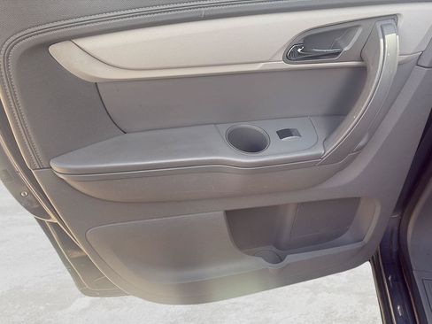 Used 2013 Chevrolet Traverse LS FWD image 18