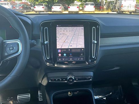 Used 2021 Volvo XC40 P8 Recharge w/ Advanced Package AWD/4WD image 8