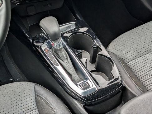 Used 2025 Chevrolet Trax LT w/ LT Convenience Package FWD image 21