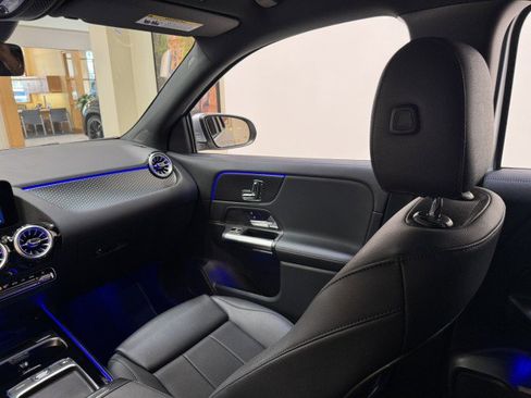 Used 2025 Mercedes-Benz GLA 250 image 10