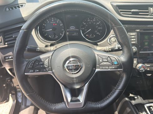 Used 2019 Nissan Rogue SV w/ Premium Package FWD image 32