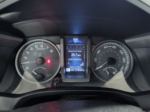 Used 2016 Toyota Tacoma TRD Sport w/ Premium & Technology Package AWD/4WD image 8