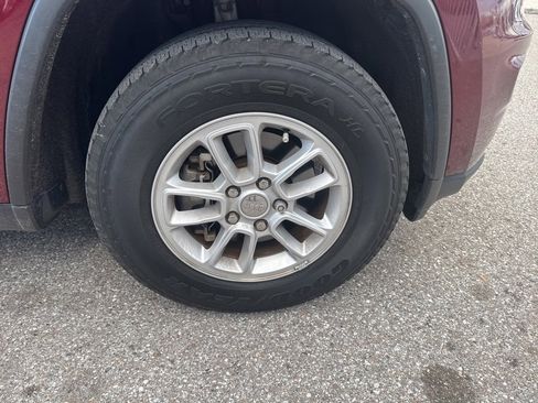 Used 2020 Jeep Grand Cherokee Laredo image 8