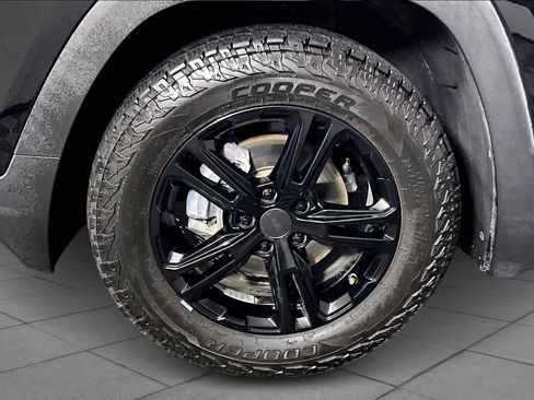 Used 2022 GMC Terrain SLE w/ Driver Convenience Package image 10