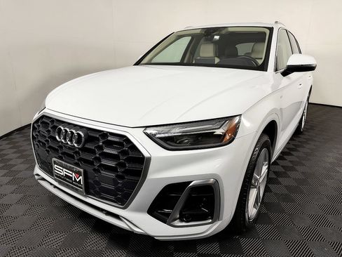 Used 2021 Audi Q5 e Premium Plus w/ Premium Plus Package AWD/4WD image 3