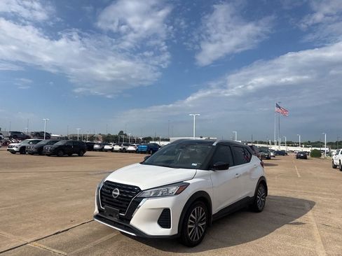 Certified 2024 Nissan Kicks SV FWD image 8