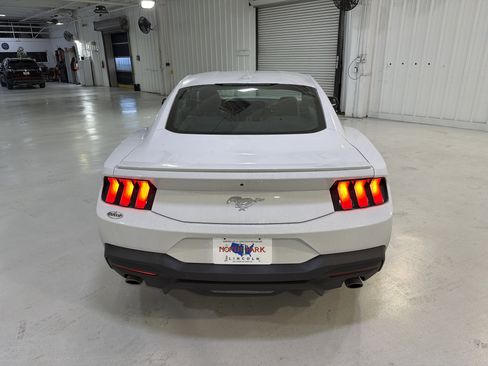 Used 2025 Ford Mustang Premium image 4