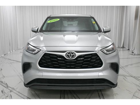Used 2020 Toyota Highlander L AWD/4WD image 3