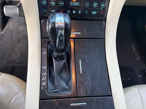 Used 2018 Ford Taurus Limited image 8