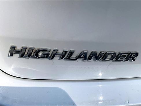 Used 2016 Toyota Highlander Plus FWD image 30