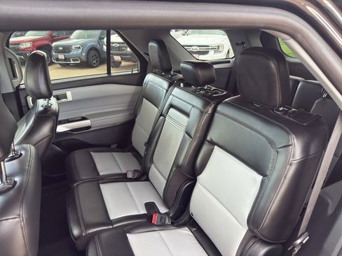 Used 2022 Ford Explorer XLT w/ Equipment Group 202A AWD/4WD image 11