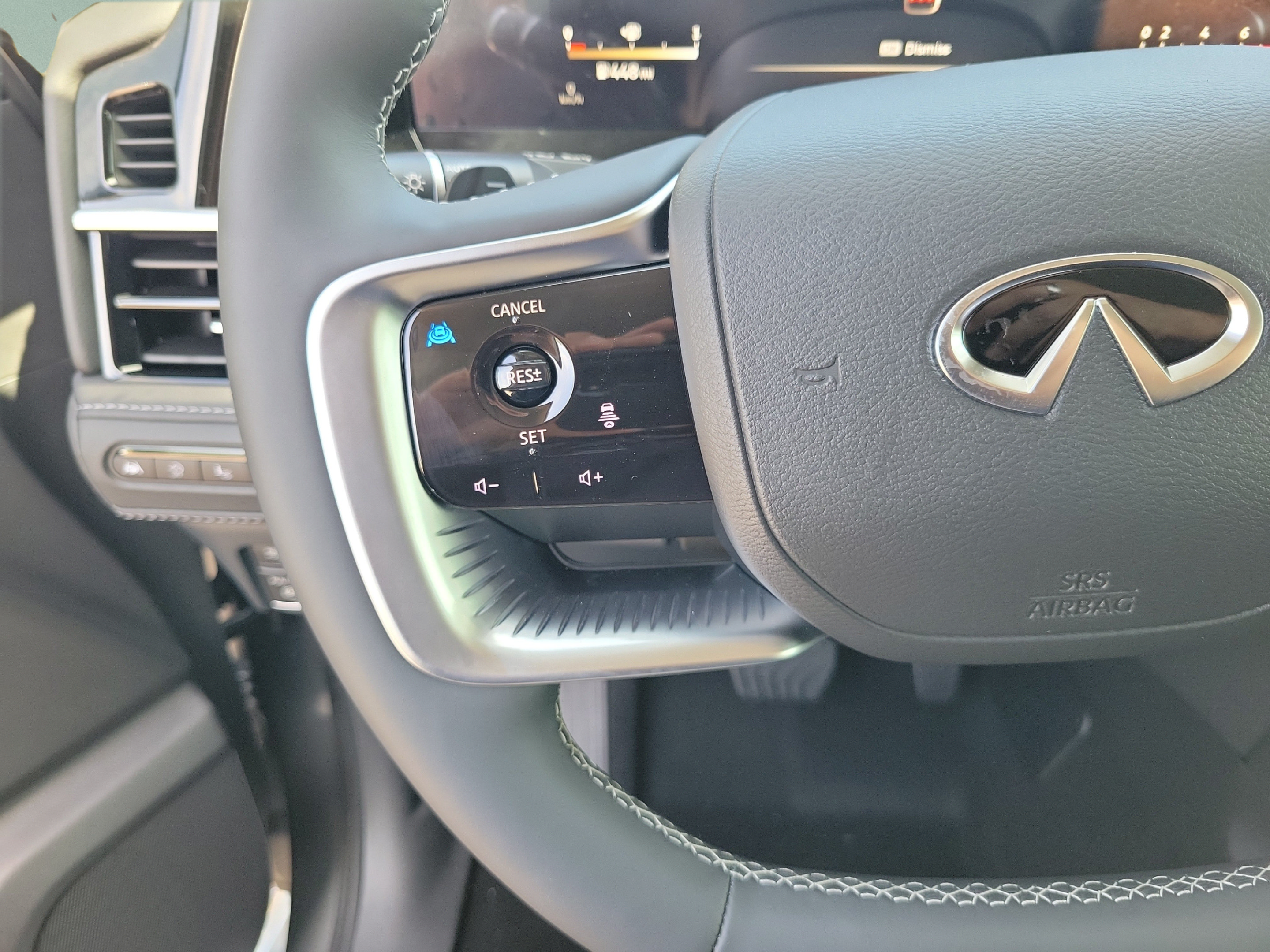 New 2027 INFINITI QX80 Luxe w/ Exterior Package AWD/4WD image 10