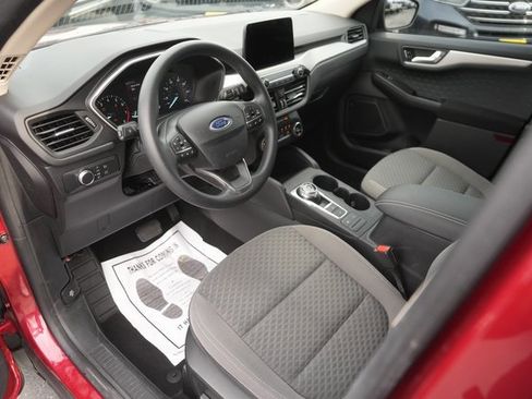 Certified 2020 Ford Escape SE image 8