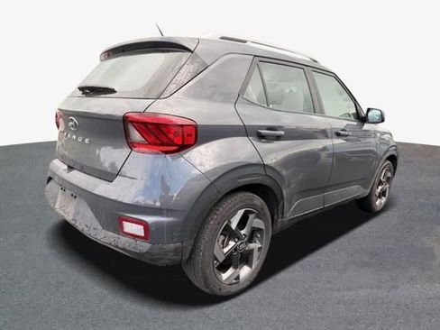 Used 2025 Hyundai Venue SEL FWD image 2