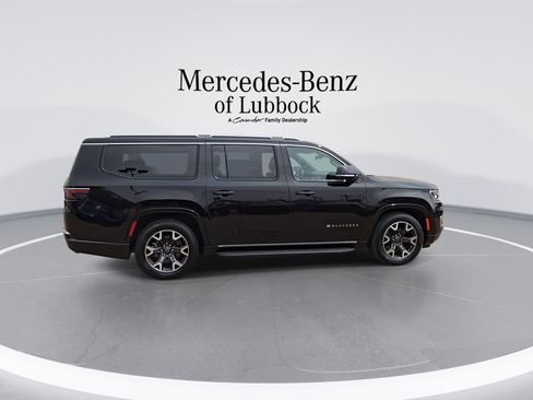 Used 2024 Jeep Wagoneer L Series III w/ Flexible Seating Group AWD/4WD image 9