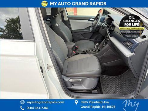Used 2024 Volkswagen Taos SE w/ Panoramic Sunroof Package AWD/4WD image 25