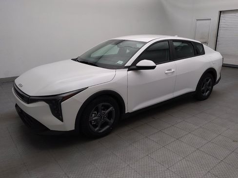 Used 2025 Kia K4 FWD image 2