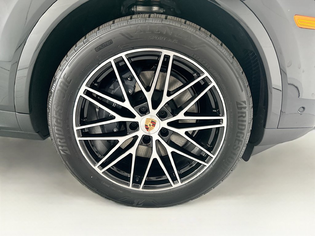 Used 2026 Porsche Cayenne AWD/4WD image 32