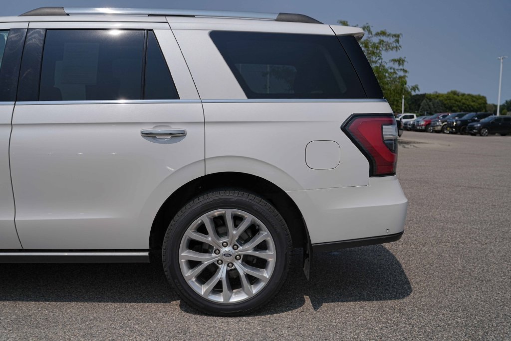 Used 2019 Ford Expedition Limited w/ Equipment Group 302A AWD/4WD image 13