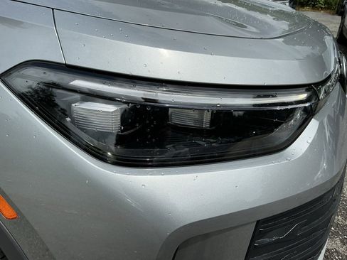 Used 2025 Volkswagen Tiguan SE image 24