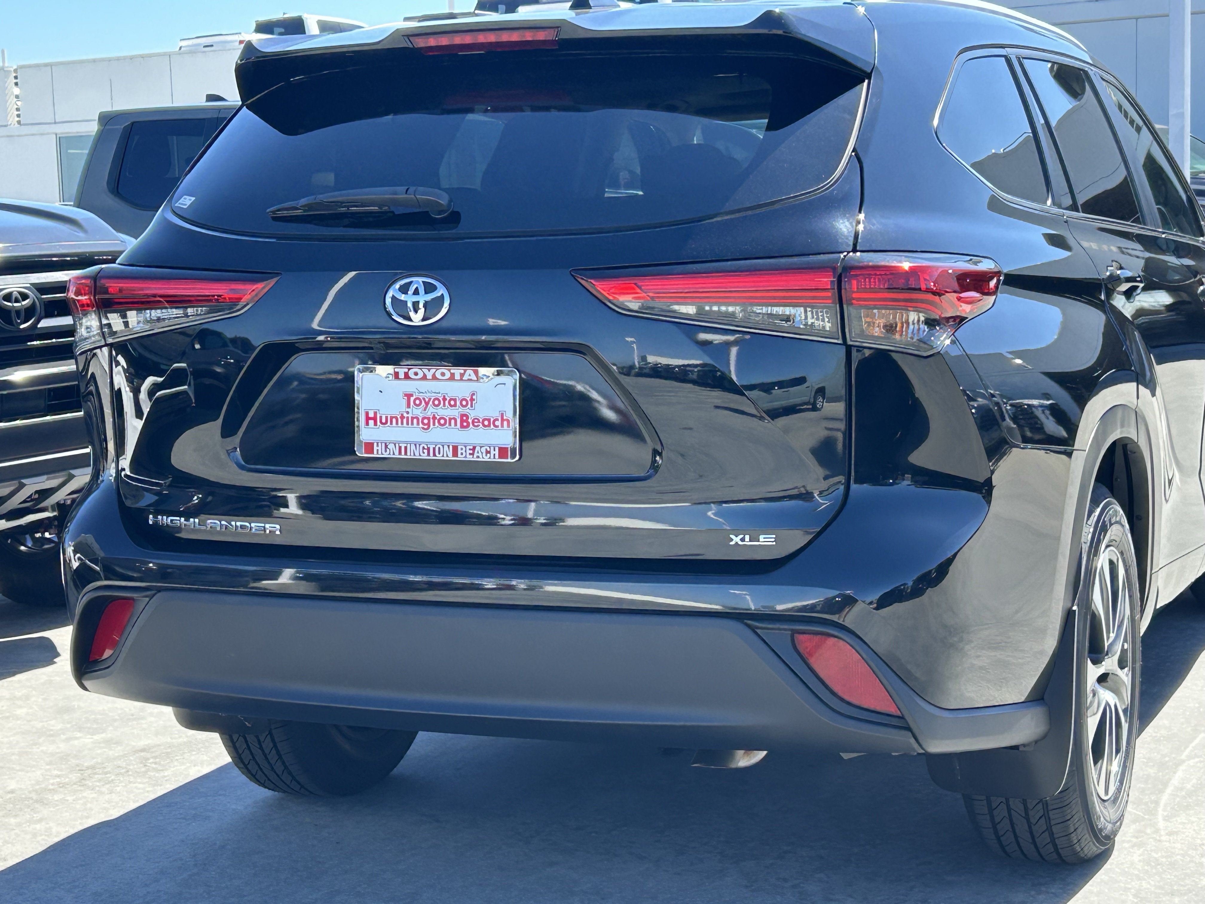 Used 2023 Toyota Highlander XLE FWD image 4