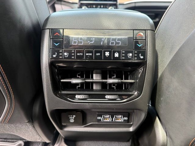 Used 2023 Jeep Grand Cherokee Summit AWD/4WD image 25
