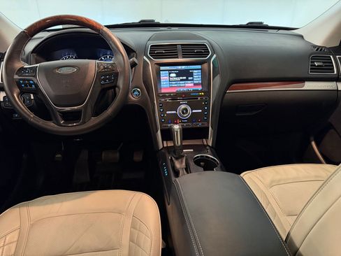 Used 2016 Ford Explorer Platinum image 17