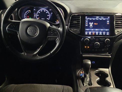 Used 2019 Jeep Grand Cherokee Laredo image 22