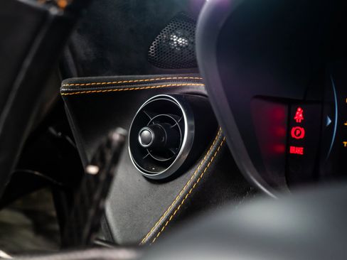 Used 2018 McLaren 570S Spider image 36