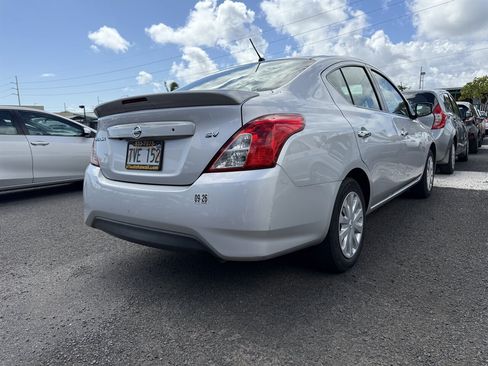 Used 2019 Nissan Versa SV FWD image 3