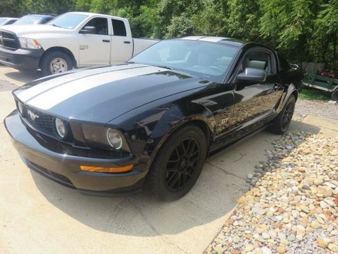 Used 2006 Ford Mustang GT RWD image 3