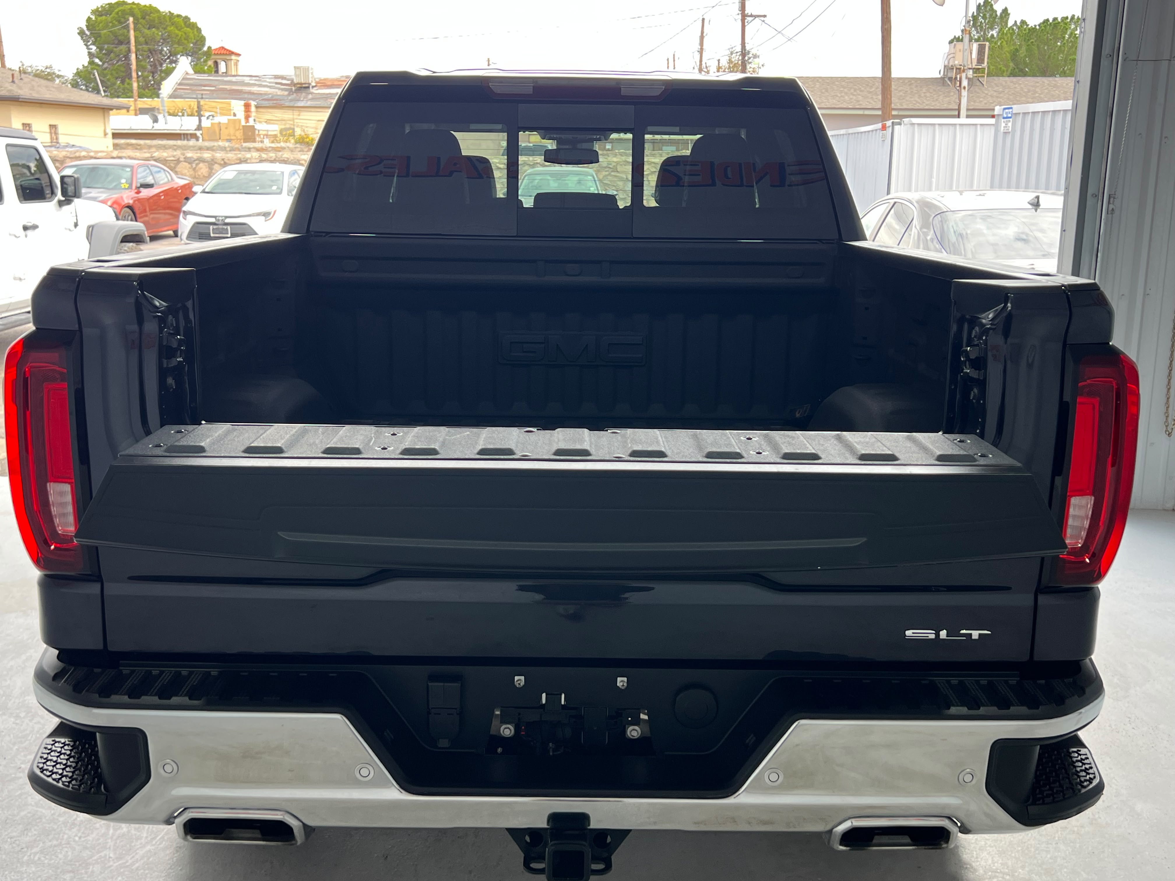 Used 2024 GMC Sierra 1500 SLT AWD/4WD image 5