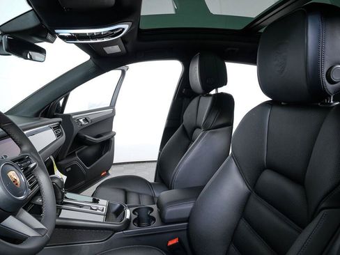 Used 2026 Porsche Macan AWD/4WD image 5