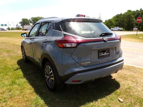 Used 2022 Nissan Kicks SV FWD image 6